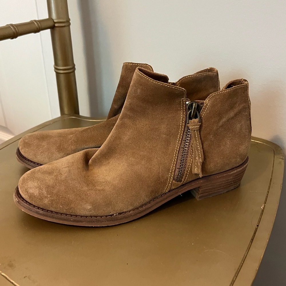 Gianni Bini Tan Booties with double zipper